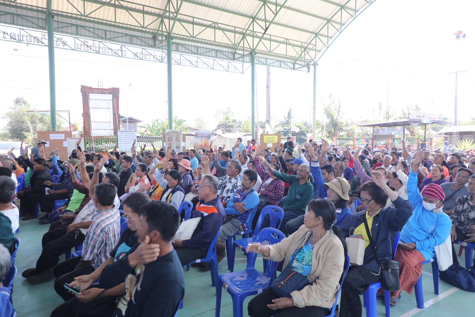 title - ชาวน้ำยืนเฮ ส.ป.ก. ขนทัพบริการถึงที่ ต.เก่าขาม ลดค่าใช้จ่าย ยื่นขอออกโฉนด - ปรึกษาปัญหากฎหมาย ครบจบในที่เดียว